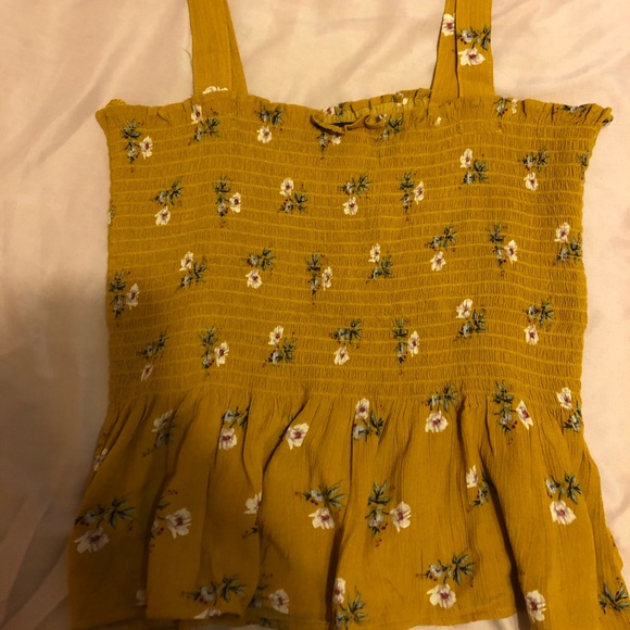 A floral tank top - Picture 2 of 3